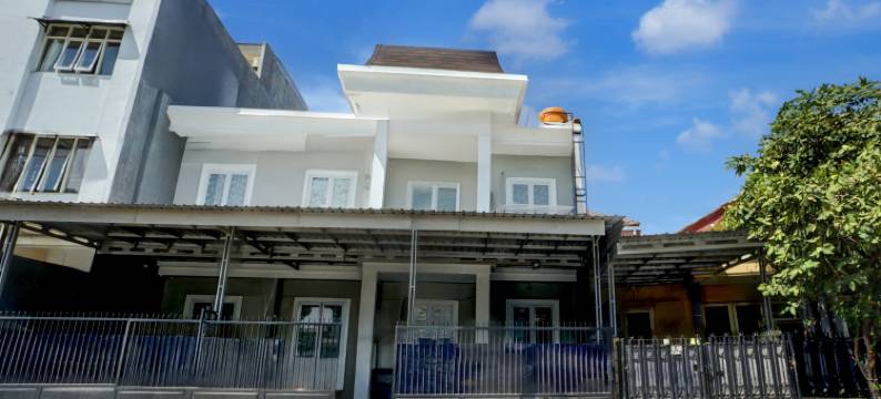 OYO 94818 萨比娜伊斯兰旅馆(OYO 94818 Sabina House Syariah)图片