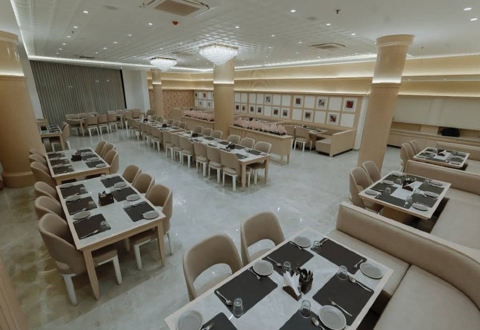 HOTEL MAROON Hotel Overview