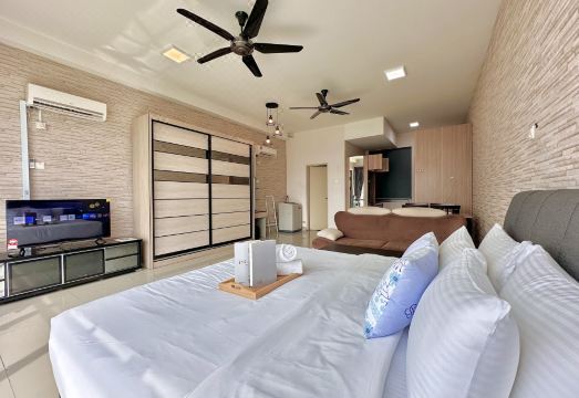 Palazio Mount Austin By Stayrene Hotel Overview