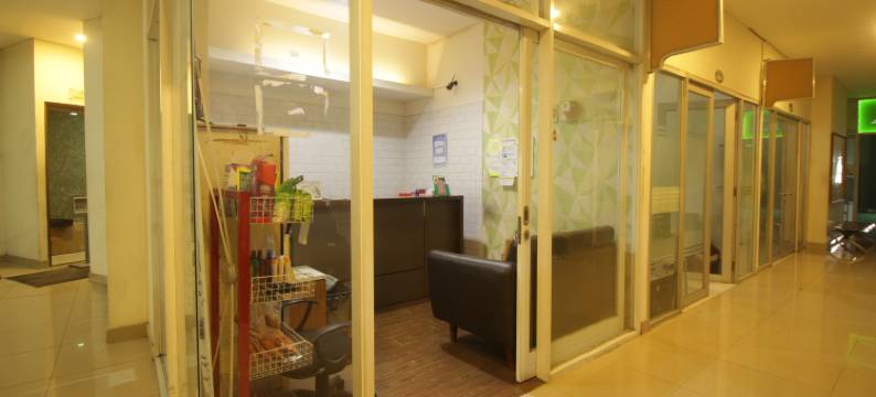 Easton Park Residence Naffi Rooms by Mustika图片