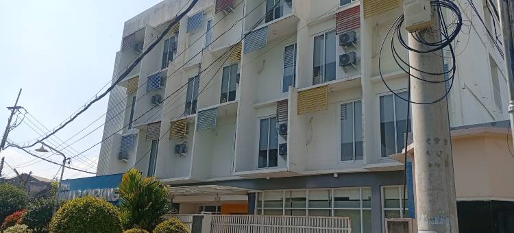 达玛库龙橡树镇屋酒店(Townhouse Oak Hotel Damar Kurung)图片