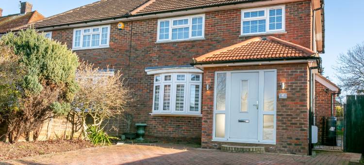 伯翰姆伍德现代家庭度假屋带停车位和花园 - 可住6人(Borehamwood Modern Family House with Parking and Garden - Sleeps 6)图片