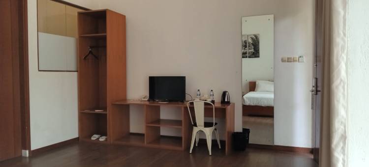 Townhouse Oak Hotel Pondokan Tjiburial图片