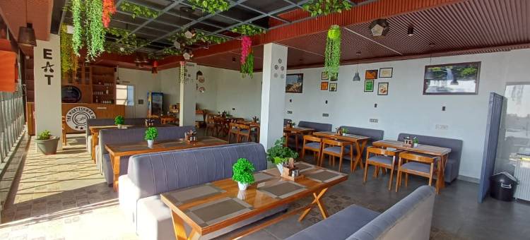 穆克特什瓦尔客栈屋顶咖啡馆(The Mukteshwar Inn Rooftop Cafe by sam valley)图片