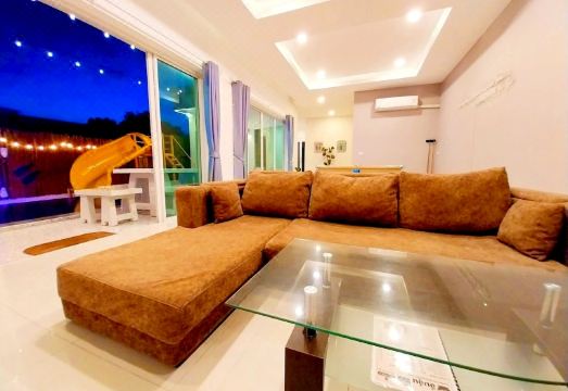 Aloha Pool VillaHotel Overview