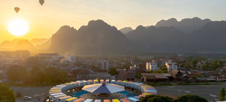 万荣泳池派对酒店(泳池观赏热气球，免费接送站，网红打卡)(Pool Party Hotel)图片