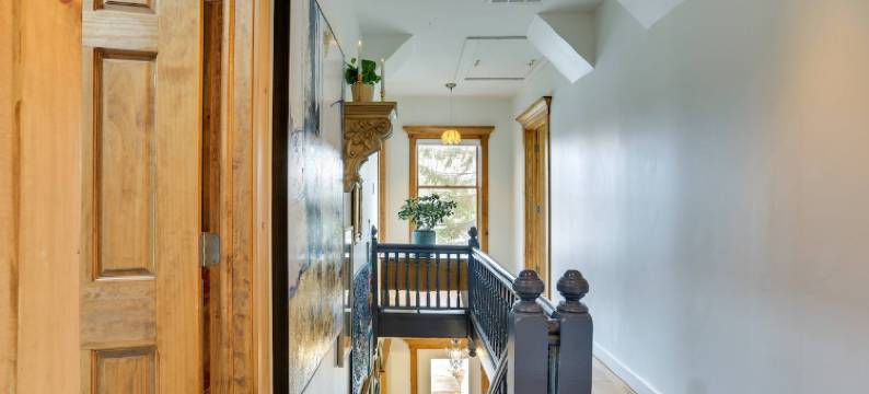 Victorian Lake Oasis | Hot Tub | 30 min to skiing图片