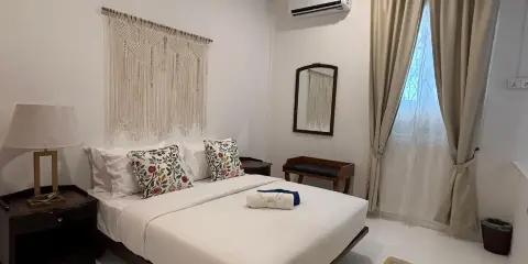 Sunset Beach Retreat & Beach Bistro