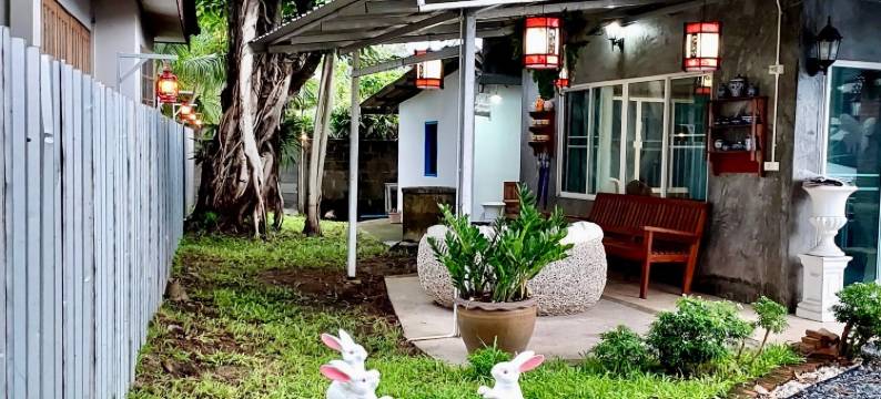 Red Lamp House图片