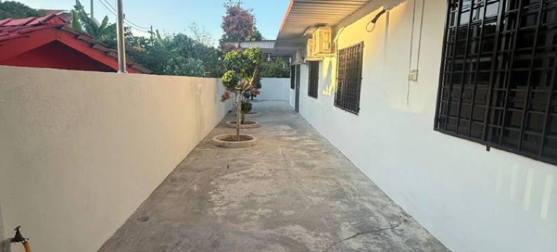 位于高渊的3卧室半独立房屋-2751平方米 带2间厕所 - 开心民宿(HAPPY GUEST HOUSE TAMAN COWIN NIBONG TEBAL)图片