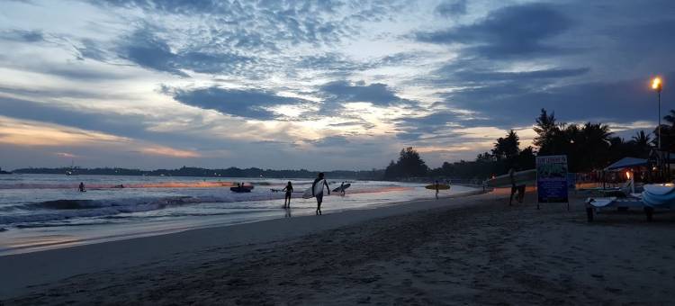 唤醒与流动(Wake N Flow, Weligama)图片