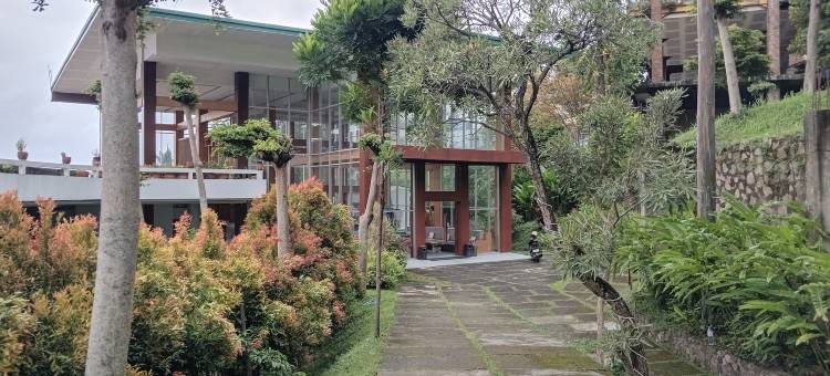 Townhouse Oak Hotel Pondokan Tjiburial图片