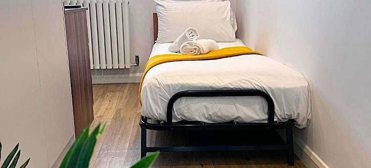 伯翰姆伍德现代家庭度假屋带停车位和花园 - 可住6人(Borehamwood Modern Family House with Parking and Garden - Sleeps 6)图片