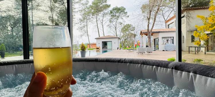 Family Paradise: Cinema, Zip Line & Jacuzzi图片