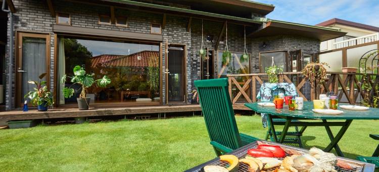 Malama Monstera In a botanical space, pls have a relaxing time.图片