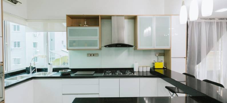 吉隆坡安邦豪华的3层6卧室住宅带私人屋顶花园，靠近国家动物园(Lux 6BR Home with Private Rooftop Garden)图片