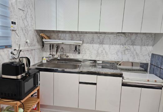 Right next to Gate, quiet residential area, spacious garden 2 rooms (Q, Q)Hotel Overview