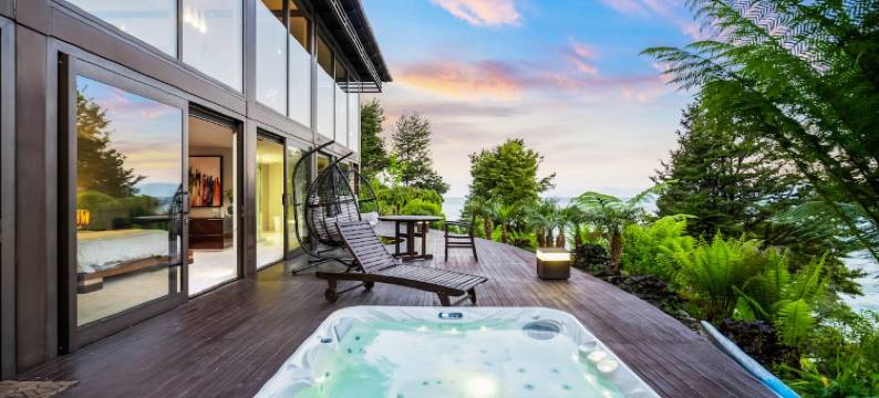 按摩浴缸套房 - 海景和海滩(Jacuzzi Suite - Ocean Views & Beach Access)图片