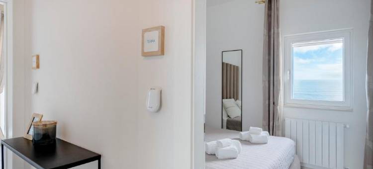 Terra | 2-Bedroom with Shared Kitchen & Balcony – Seafront Location图片