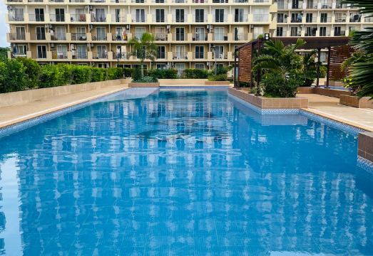 J&J Mactan Stays PS4, Netflix, Pool & PaidParking Hotel Overview