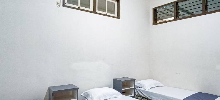 红门酒店@RRR宾馆马塔兰(RedDoorz @ RRR Guesthouse Mataram)图片