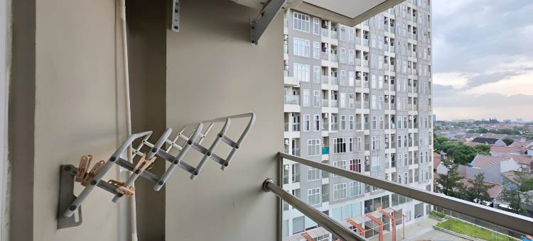 Apartemen amazana cheapest,cozy with wifi,pool and gym by luckystay图片