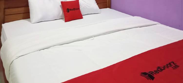 红多兹-薇拉家庭旅馆Kutoarjo广场(RedDoorz @ Vera Guesthouse Alun Alun Kutoarjo)图片