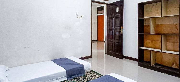 红门酒店@RRR宾馆马塔兰(RedDoorz @ RRR Guesthouse Mataram)图片