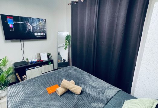 J&J Mactan Stays PS4, Netflix, Pool & PaidParking Hotel Overview