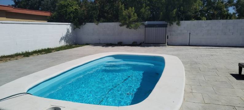 ELIÁ Stylish Holiday Chalet with Private Pool, BBQ图片