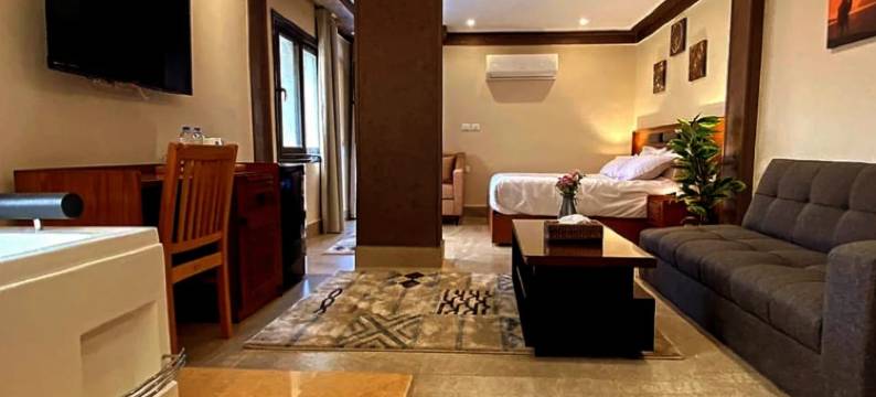 扎希拉金字塔景观(Zahira Pyramids view)图片