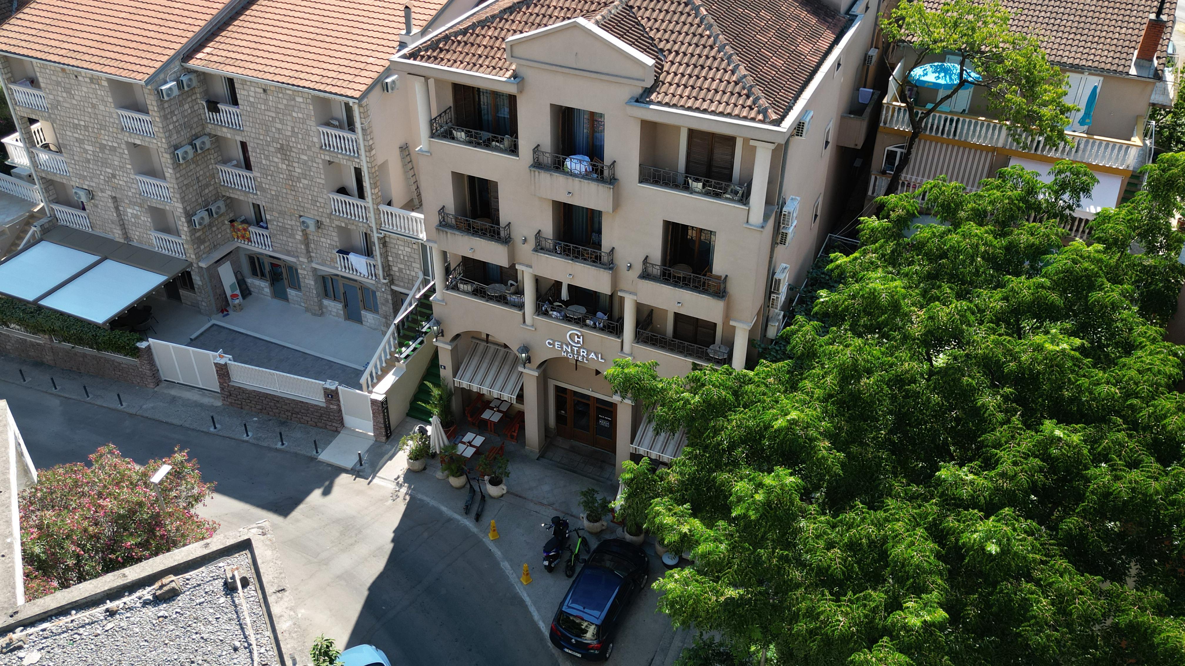 Central Hotel & Resataurant Over view