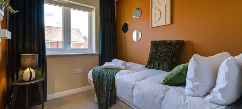 Sleeps 5 3 Bedroom House in Bourne with Parking图片