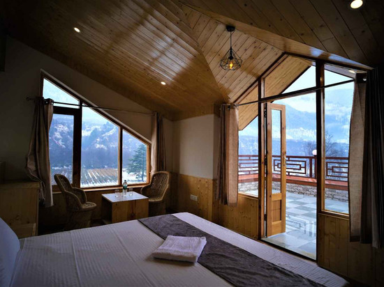山间小屋河畔住宿与咖啡馆