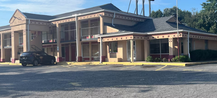 开间6 – 斯宾代尔，北卡罗来纳州 – 森林城市(Studio 6 Spindale, NC – Forest City)图片