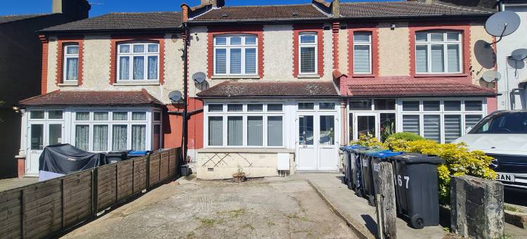 塞尔赫斯特公园宽敞四卧室房屋(Spacious 4 bedroom house in Selhurst park)图片
