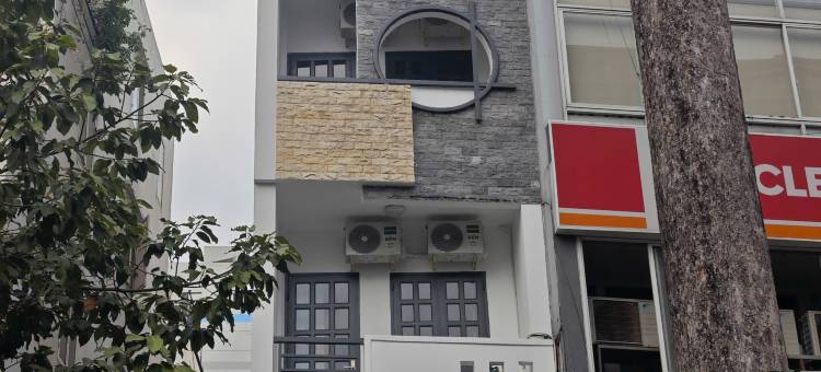 Hearth and Home Bui Thi Xuan图片