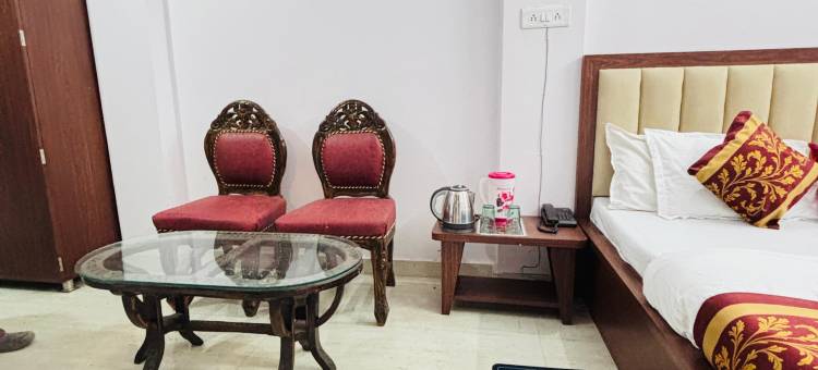 FabHotel Tirth舒适住宿 - 距离卡西·维什瓦纳特神庙800米(FabHotel Tirth Comfort Stays - 800 m from Kashi Vishwanath Temple)图片