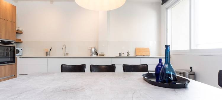 Modern 2BR Apt w Private Parking in City Center图片