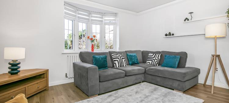 伯翰姆伍德现代家庭度假屋带停车位和花园 - 可住6人(Borehamwood Modern Family House with Parking and Garden - Sleeps 6)图片