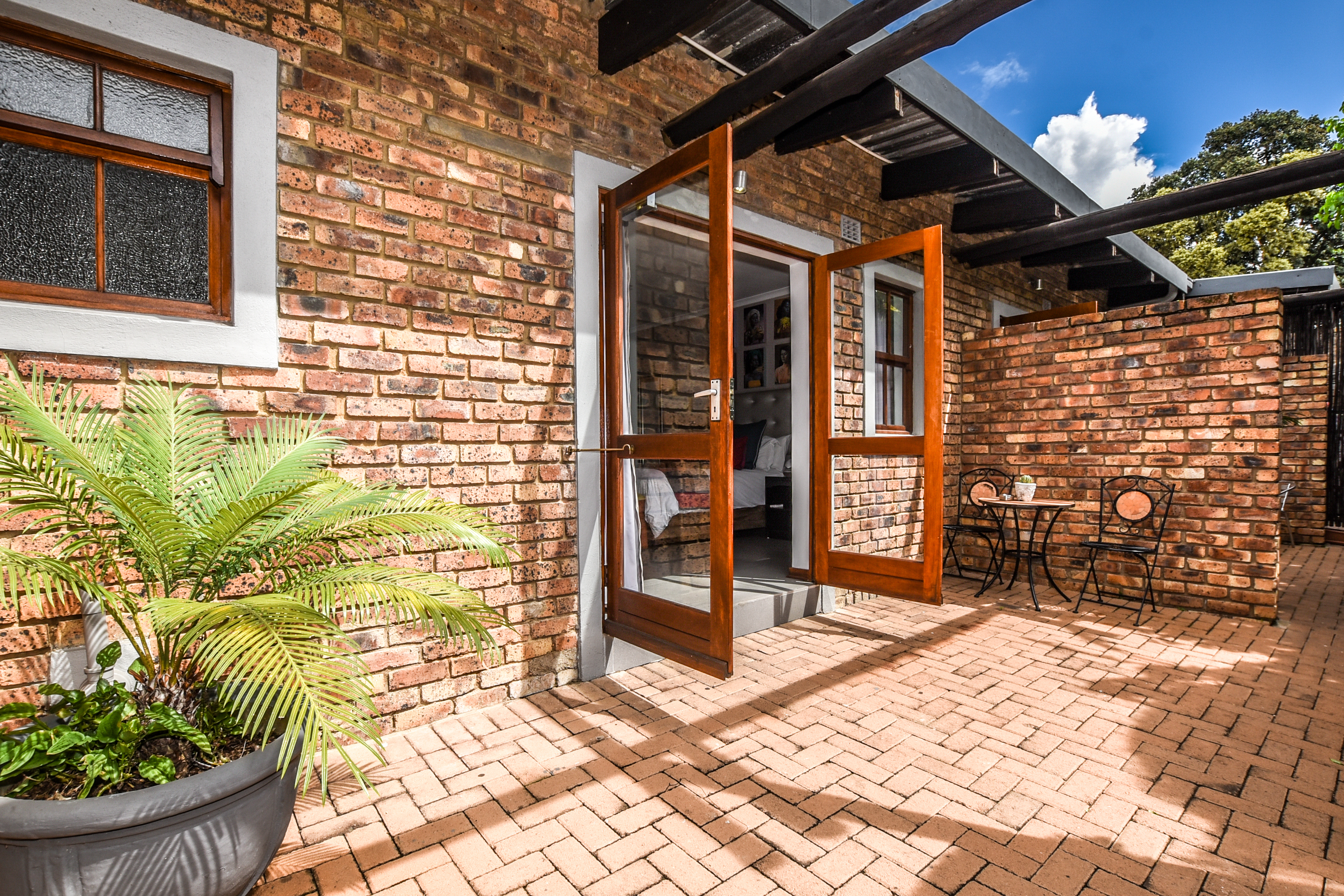 YALLA YALLA BOUTIQUE HOTEL Over view