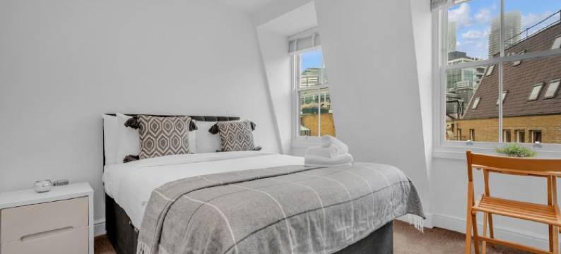 MySquare Vibrant and Sleek 2 Bed Apartment in Artillery Lane图片