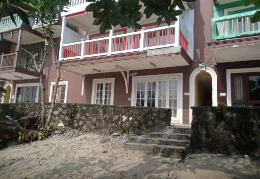 Apartemen pantai Carita beach Hotel Overview