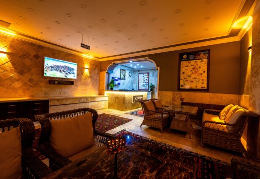 Hotels Crazy Horse Hotel Overview