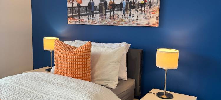 宽敞四卧室商务别墅配有停车位&工作区(Spacious 4BR Corporate Stay w/ Parking & Workspace)图片