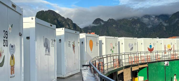 万荣泳池派对酒店(泳池观赏热气球，免费接送站，网红打卡)(Pool Party Hotel)图片