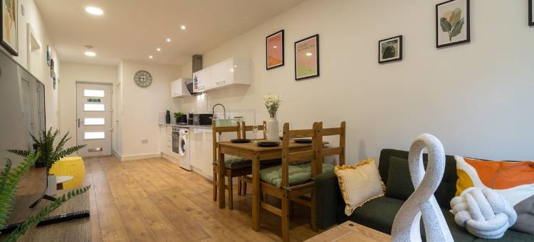 都市舒适两卧室带庭院酒店(Cozy Urban 2BR with courtyard)图片