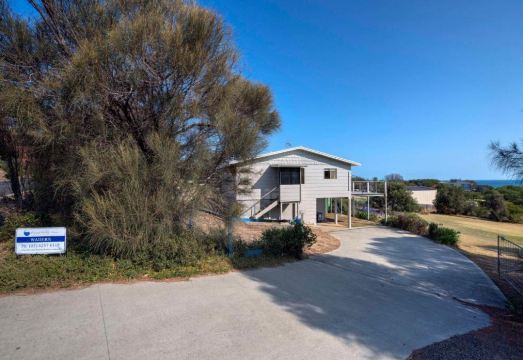 Waders Hotel Overview