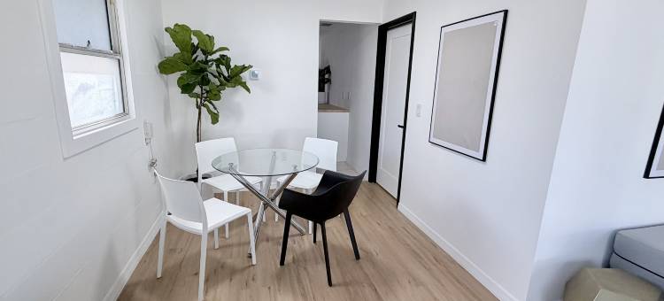 现代奢华特大床套房距利多海滩数分钟+市中心家庭旅馆(Modern Lux king Suite, Minutes To Lido Beach + DT.)图片