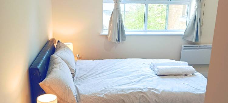 Cozy 2 Bedroom Flat, Woking | 30 min train London图片